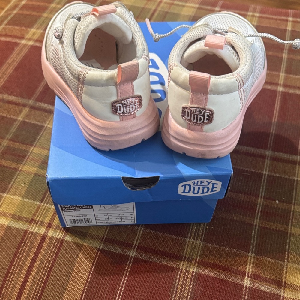 Toddler 6 Hey Dude EUC